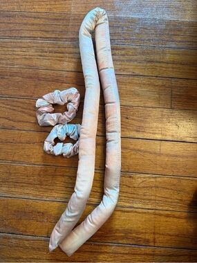 Satin Long Hair Styler/Heatless Curls + 2 Matching Scrunchies - Peach Blush